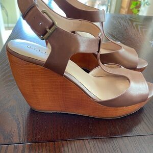 G.I.L.I. Tan Leather 4.5” Heel Wedge Sandals